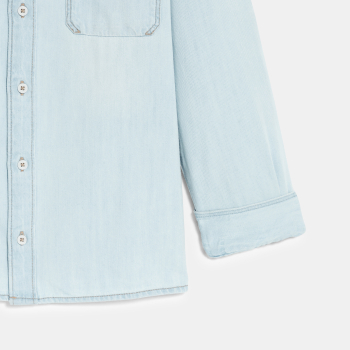 قميص جينز مغسول باللون الأزرق للأولاد